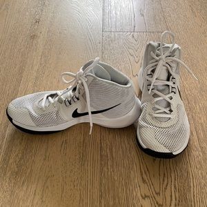 Nike Air basketball shoes VGUC